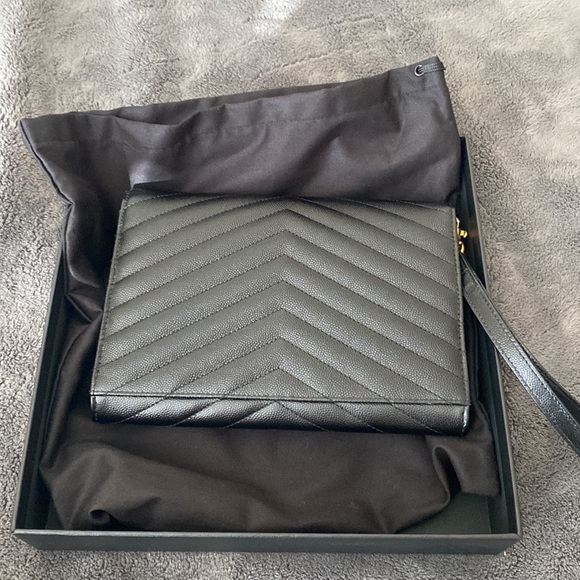 AUTHENTIC MONOGRAM CLUTCH IN QUILTED GRAIN DE POUDRE EMBOSSED LEATHER - Picture 6 of 10